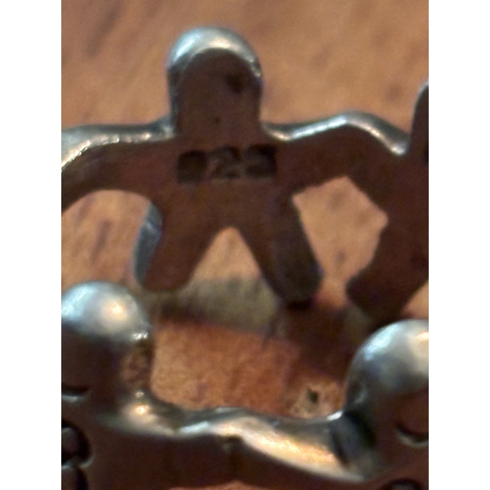 Children Holding Hands 925 Silver Band Ring Size 6 - Picture 4 of 8